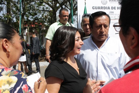 La diputada local electa (haiga sido como haiga sido), Érika Ayala, dijo al ser cuestionada si apoyarán a MORENA en temas como la posible destitución del Fiscal,  que ahora los priistas como oposición actuarán apegados a derecho sin corrupción y con justicia, no precisamente sumados a otros partidos, sino todo a favor del pueblo.
