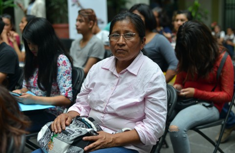 Apolonia Martínez Cruz, una persona con 50 años de edad, cuenta que después de que sus hijos se casaran, ella se animó a estudiar para tener algo que hacer, y así terminó la secundaria y ahora dice que continuará con la prepa.