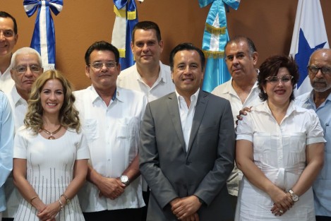 El gobernador electo de Veracruz, Cuitláhuac García, se reunió con los cónsules generales acreditados de Honduras, El Salvador, Cuba y Panamá para fortalecer las relaciones de amistad con el estado.  