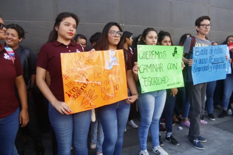 Alumnos y alumnas de la Universidad Pedagógica Nacional, en la ciudad de Veracruz, se manifestaron por la falta de seguridad en las calles aledañas al plantel educativo. Aseguran haber sufrido incluso secuestros.