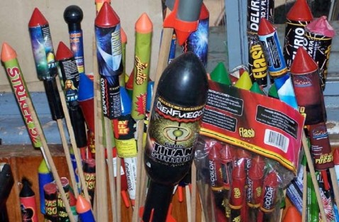  Buscan evitar la venta de pirotecnia durante las fiestas patrias para evitar accidentes.