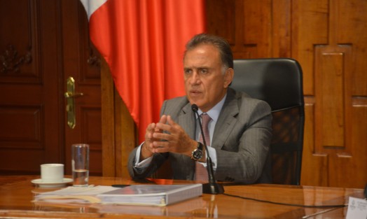 En conferencia de prensa, el gobernador Miguel Ángel Yunes Linares, acompañado de funcionarios del Consejo de Seguridad, dio cifras alegres sobre la seguridad  en el estado de Veracruz, comparado con otras entidades.