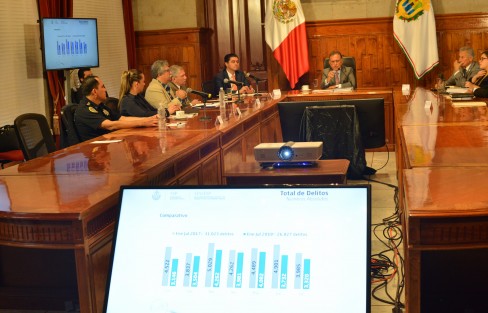 Yunes Linares hizo un reconocimiento a Ana Cristina Ledezma López. Secretaria Ejecutiva del Sistema y del Consejo Estatal de Seguridad Pública, por el trabajo que ha realizado en dicho cargo. 