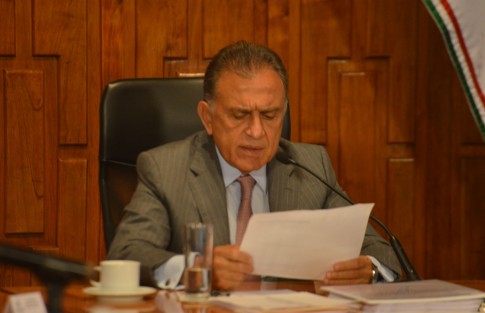 El gobernador Miguel Ángel Yunes presumió con gráficas  que la inseguridad en estado ha disminuido a comparación de otros años. Y que nos encontramos dentro de los standares a comparación de otros estados. 