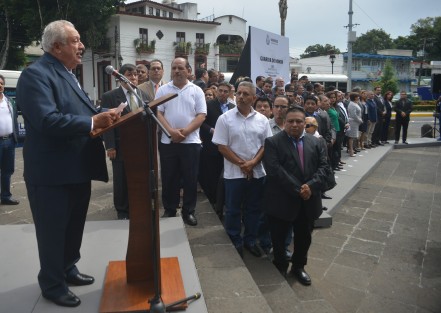 El dirigente la sección 32 del SNTE, Lázaro Medina Barragán, encabezó la guardia de dicho sindicato ante el Padre la Patria.