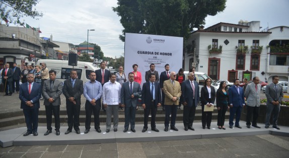 Empleados de SAGARPA montaron guardia ante Miguel Hidalgo; destacó la ausencia del titular.