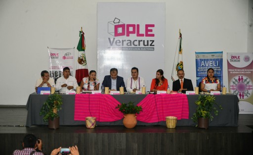 Autoridades del OPLE, INE, AVELI, e IVAIs participaron  en el <em>Conversatorio Participación Política de la Mujer: Retos y Desafíos</em>, en el auditorio <em>Leonardo Pasquel</em> de este organismo electoral.  