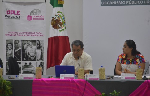 Autoridades del OPLE, INE, AVELI, e IVAIs participaron  en el <em>Conversatorio Participación Política de la Mujer: Retos y Desafíos</em>, en el auditorio <em>Leonardo Pasquel</em> de este organismo electoral.  