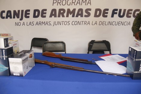 Un par de rifles de caza y 40 cartuchos han sido canjeados en el centro de acopio de armas de fuego, instalado en los bajos del palacio municipal de Veracruz.