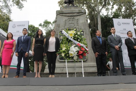 Como está sucediendo con otras dependencias, en las guardias de honor ante el monumento a Miguel Hidalgo, este jueves la de la Comisión Estatal de Derechos Humanos de Veracruz, no fue encabezada por su titular. Andan muy ocupados.  