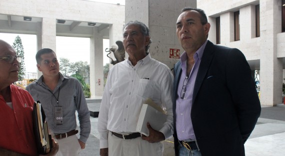 Exfuncionarios  Cirilo Rincón y Tomás Mundo se vieron por el Congreso del Estado.