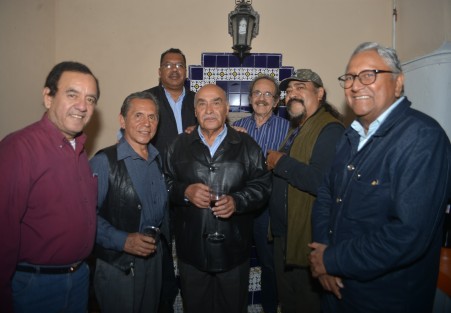 Moraliux, Nicanor, Tlacuilo, Jobin, Beto Gato, Fernando Morales en compañía de Magno Garcimarreo.
