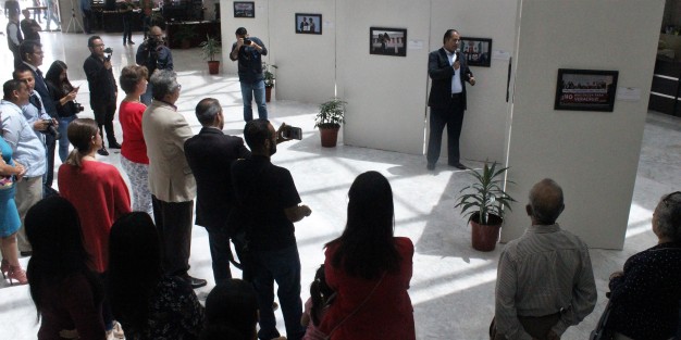 El fotógrafo Horacio Aguilar Buvandel, presenta la exposición fotográfica denominada “Diálogo y Productividad”, integrada por 30 gráficas en las que destaca el trabajo desarrollado por los integrantes la LXIV Legislatura.
