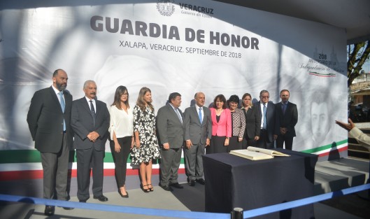 Iniciaron las guardias de honor al Padre de la Patria esta semana  con la realizada por personal  de la Secretaría de Salud, encabezados por el Doctor Iván Suárez Villa.