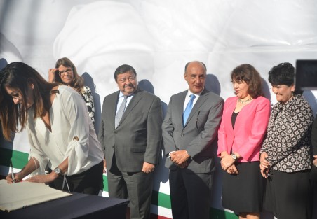 Iniciaron las guardias de honor al Padre de la Patria esta semana  con la realizada por personal  de la Secretaría de Salud, encabezados por el Doctor Iván Suárez Villa. Durante el evento una mujer increpó al titular de la SS por la falta de atención de parto de su hija, Denisse Méndez, en el Hospital Regional Dr Luis F. Nachón, desde hace tres días.