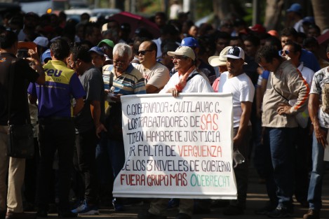 Esta mañana,  trabajadores del extinto SAS salieron a marchar enla ciudad de Veracruz, en protesta por el adeudo de más de mil millones de pesos por concepto de liquidación. Piden ayuda al gobernador entrante.