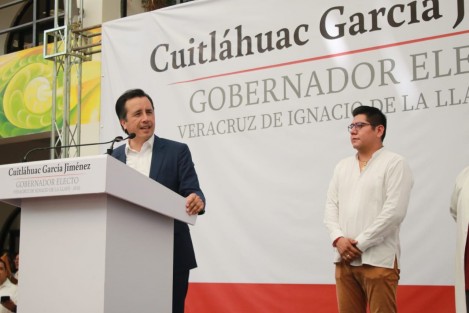El gobernador electo, Cuitláhuac García Jiménez, dio a conocer al que será el Jefe de la Oficina del gobernador, que recayó en el licenciado Esteban Ramírez Zepeta.