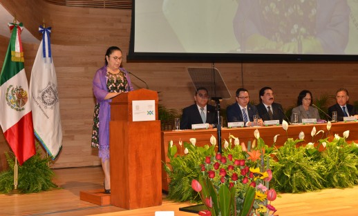 La rectora de la Universidad Veracruzana, Sara Ladrón de Guevara presentó este lunes su primer informe de actividades como parte de su segundo periodo en este cargo.  