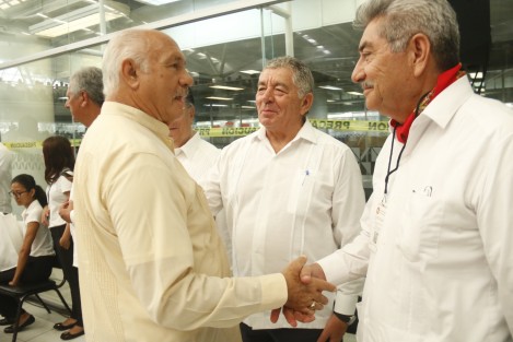  Al evento también acudieron ex diputados y funcionarios de administraciones priistas.