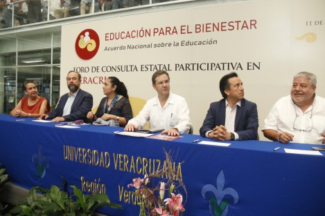 Con la presencia del gobernador electo, Cuitláhuac García, la rectora de la UV, Sara Ladrón de Guevara, y Esteban Moctezuma, próximo Secretario de Educación, iniciaron los trabajos del  Foro de Consulta Estatal Participativa en Veracruz, Educación para el Bienestar, Acuerdo Nacional Sobre la Educación. 