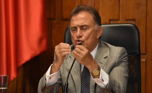 Yunes Linares aprovechó la ocasión para volver a afirmar que no incrementó la deuda estatal durante su administración, y un préstamo que se solicitó ya fue liquidado.  