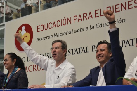  Asiste Cuitláhuac García al Foro de Consulta Estatal Participativa para la transformación de la educación. Llama a los maestros a integrarse a la discusión sobre las nuevas políticas de educación.