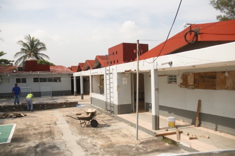 Las labores en la estancia de bienestar y desarrollo del ISSSTE #73 se encuentran suspendidas debido a que se realizan trabajos de reparación en la estructura del edificio, que sufrió afectaciones durante el sismo del año pasado. Los 120 niños que asisten a la estancia, reciben el servicio en otro espacio habilitado para esto.