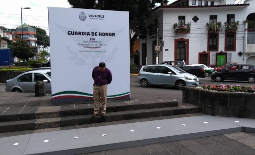 Ante la falta de seriedad en el programa de guardias patrias del Gobierno del Estado, ni el PRD ni el Partido Revolucionario Democrático (como estaba escrito en el roll de guardias) asistieron a la guardia de honor en el parque Los Berros. 
