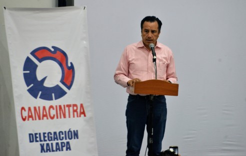 El gobernador electo, Cuitláhuac García, inauguró el el Segundo Foro de Acciones Preventivas Contra el Delito 2018 organizado por la Cámara Nacional de la Industria de la Transformación (Canacintra) que se realizó en el auditorio del IMAC Xalapa.  