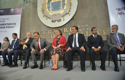El gobernador electo, Cuitláhuac García, inauguró el el Segundo Foro de Acciones Preventivas Contra el Delito 2018 organizado por la Cámara Nacional de la Industria de la Transformación (Canacintra) que se realizó en el auditorio del IMAC Xalapa. 