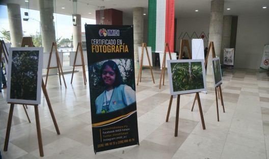 En el lobby del IMAC, jóvenes participantes del programa de fotografía digital del Instituto Mexicano de Investigación y Desarrollo Integral IMIDI, expusieron parte de su trabajo realizado. 