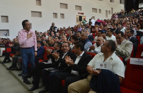  La corrupción que impera en los gobiernos ha disparado la pobreza e inseguridad, terminando con las políticas públicas implementadas para mejorar la calidad de vida de los ciudadanos, señaló el gobernador electo de Veracruz, Cuitláhuac García Jiménez.