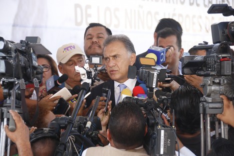 El gobernador Miguel Ángel Yunes Linares fue cuestionado sobre el secuestro de una joven la noche del jueves en Boca del Río, a lo que respondió que es una situación delicada la cual ya están investigando.  