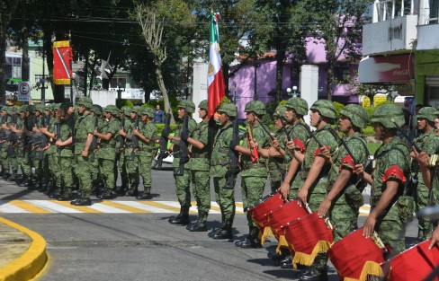 Autoridades estatales, municipales y militares participaron en la guardia de honor a la gesta heroica de los Niños Héroes de Chapultepec en Xalapa. 