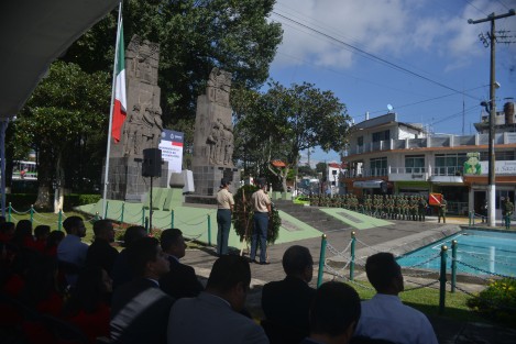 Autoridades estatales, municipales y militares participaron en la guardia de honor a la gesta heroica de los Niños Héroes de Chapultepec en Xalapa. 