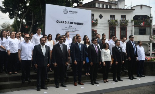 El rector de la Universidad Popular Autónoma de Veracruz (UPAV), Carlos Raúl Velázquez Hernández, rechazó que la institución esté pasando por momentos difíciles al tener una matrícula en declive y problemas con la entrega de títulos y documentos.