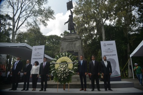 El rector de la Universidad Popular Autónoma de Veracruz (UPAV), Carlos Raúl Velázquez Hernández, rechazó que la institución esté pasando por momentos difíciles al tener una matrícula en declive y problemas con la entrega de títulos y documentos.