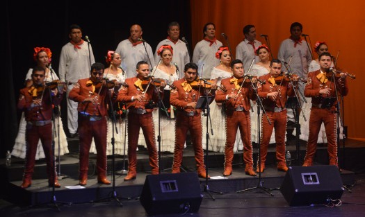 En la sala grande del Teatro del Estado  se realizó el concierto <em>El Mariachi Universitario celebra a los grandes, Luis Miguel y Juan Gabriel</em> interpretado por el Mariachi UV en compañía de la maestra Mónica Fogelquist, el ballet Folklórico de la UV y el Coro de la Universidad.  