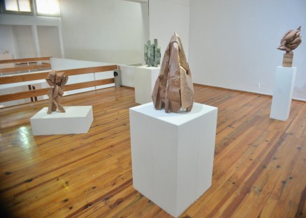 En la galería Ramon Alva de Canal se encuentra la exposición escultura del maestro Hiroyuki Okumura.
