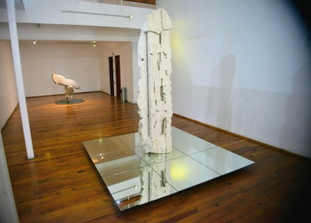 En la galería Ramon Alva de Canal se encuentra la exposición escultura del maestro Hiroyuki Okumura.