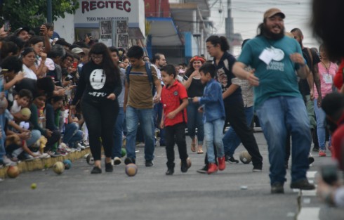 Como cada año se llevó a cabo la tradicional carrera de melones que este año cumple 14 años de realizarse.  