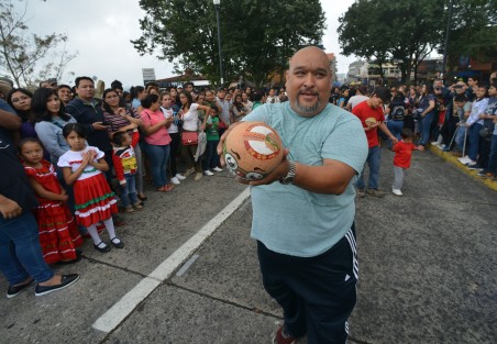 Cientos de xalapeños se dieron cita en punto de las 4 de la tarde  para primeramente participar en el melón más guapo y posteriormente en la carrera.