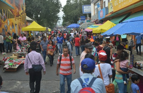 Cientos de xalapeños se dieron cita en punto de las 4 de la tarde  para primeramente participar en el melón más guapo y posteriormente en la carrera.