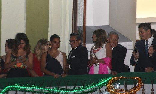El gobernador Miguel Ángel Yunes Linares dio su segundo y último Grito de Independencia en Palacio de Gobierno en compañía de algunos funcionarios de gobierno, amistades y familiares. 