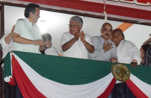 Otros funcionarios (Senador Ricardo Ahued) y futuros funcionarios (futuro Secretario de Gobierno Erick Cisneros) también estuvieron presentes en la celebración patria en Emiliano Zapata, Ver..