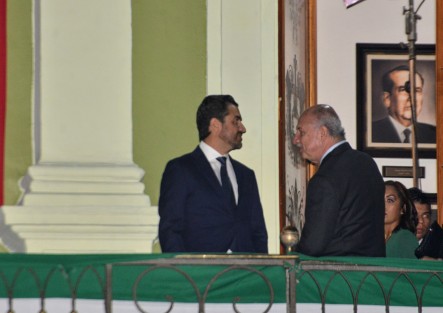 El gobernador Miguel Ángel Yunes Linares dio su segundo y último Grito de Independencia en Palacio de Gobierno en compañía de algunos funcionarios de gobierno, amistades y familiares.