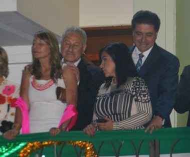 El gobernador Miguel Ángel Yunes Linares dio su segundo y último Grito de Independencia en Palacio de Gobierno en compañía de algunos funcionarios de gobierno, amistades y familiares.