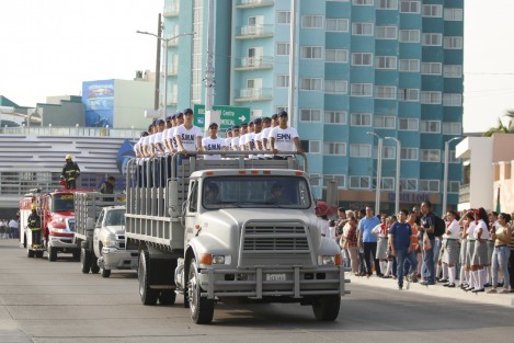 En la conurbación Veracruz -Boca del Río se llevó a cabo el desfile conmemorativo del 208 aniversario del inicio de la Guerra de Independencia de México. El evento tuvo lugar sobre el bulevar Ávila Camacho.
