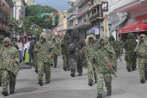 Breve desfile conmemorativo del 208 aniversario del inicio de la Guerra de Independencia, se llevó a cabo en Xalapa. Sin mucha participación de escuelas, y donde el Ejército Mexicano fue el que lució y fue aplaudido. 