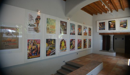 En el anexo de El Ágora de la Ciudad se encuentra la exposición de carteles de cine mexicano y habrá conferencias magistrales. No deje de asistir.  